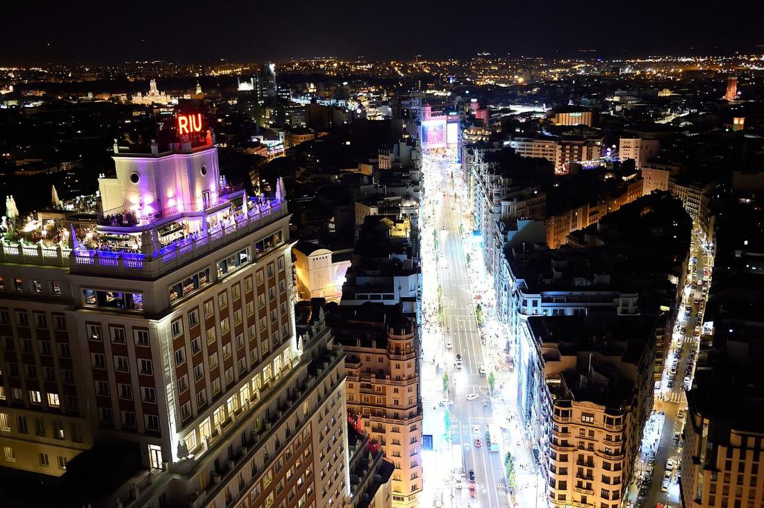 Gran Vía iluminada à noite, Madri